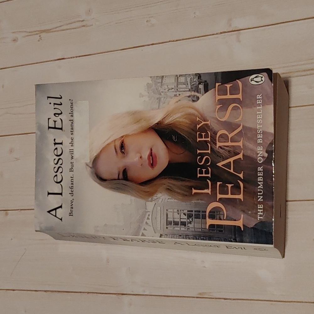 3/$13 A Lesser Evil By Lesley Pearse Adult Bestseller Paperback Novel Book